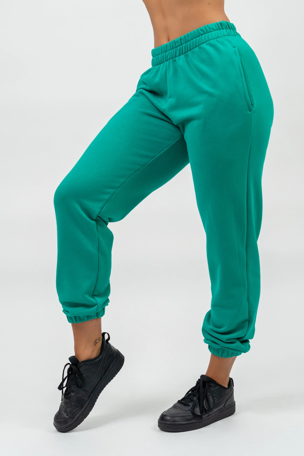 Nebbia Штаны 281 Oversized Joggers With Pockets Gym Time, зеленый