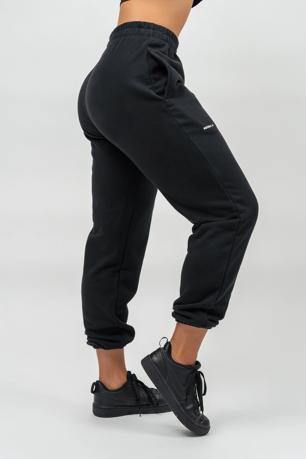 Nebbia Штаны 281 Oversized Joggers With Pockets Gym Time, черный