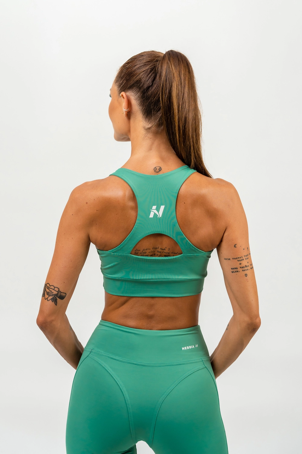 Nebbia Топ 471 Medium-Support Racerback Sports Bra AGILE, зеленый
