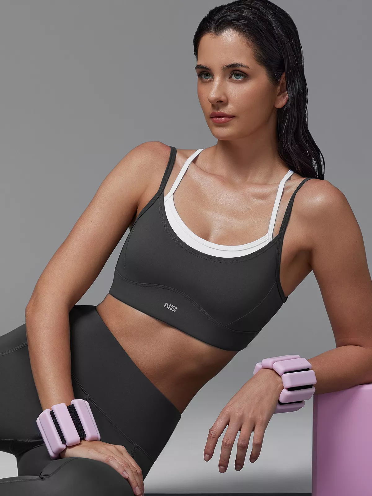 Neverlate Спортивное бра 08.1274, темно-серый-белый