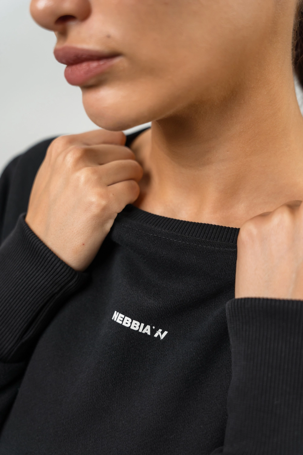 Nebbia Свитшот 483 Crop Crew Neck Sweatshirt GYM SPIRIT, черный