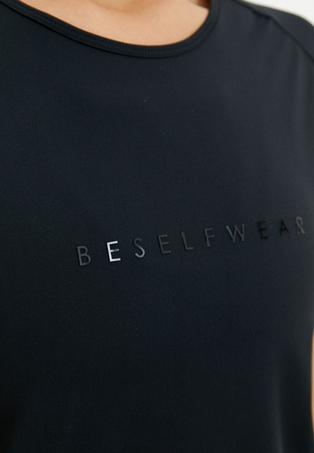 BeSelf Футболка удлиненная SATIN BASE, черная