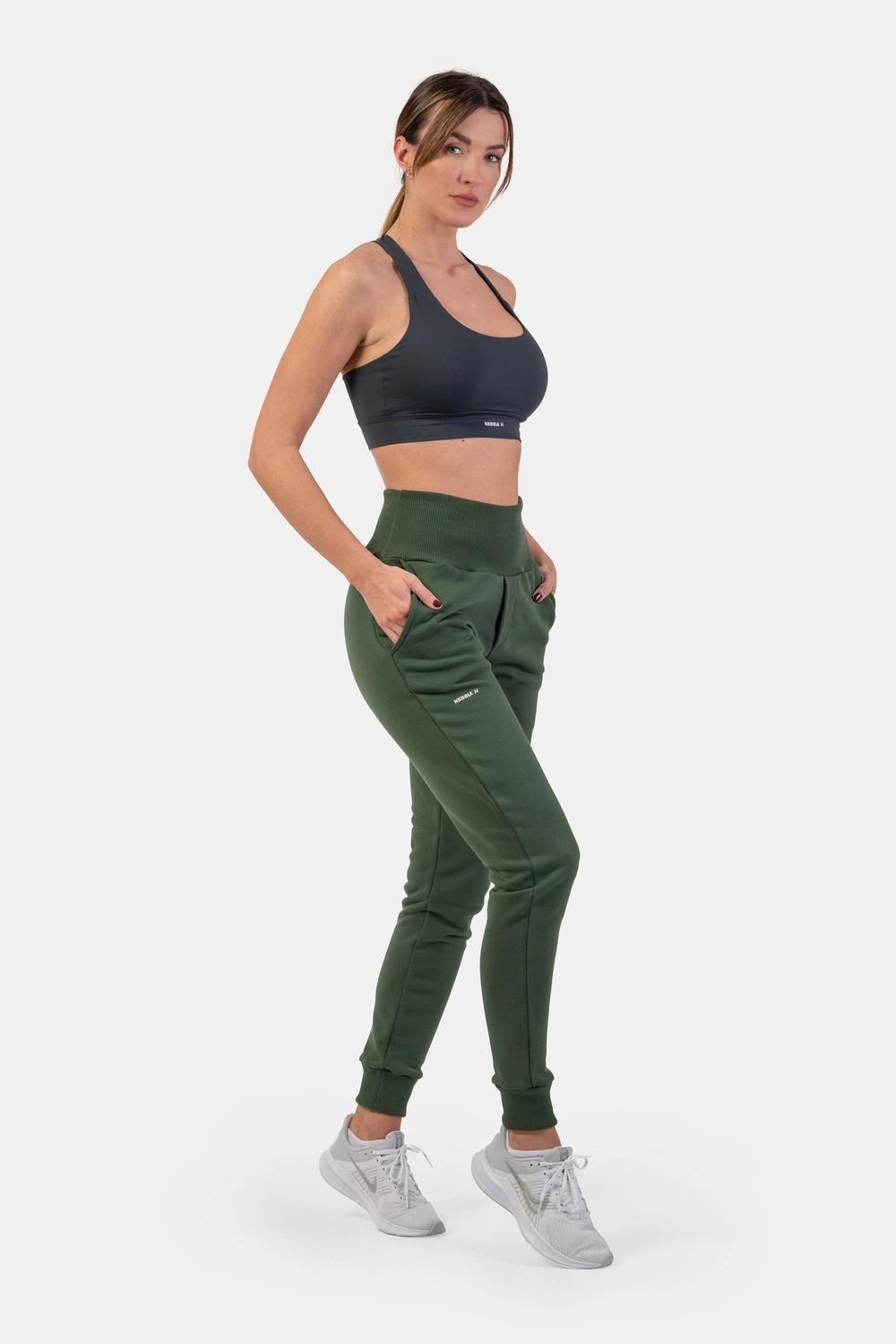 Nebbia Штаны 409 Nebbia IHigh-Waist Loose Fit Sweatpants “Feeling Good”, зеленый