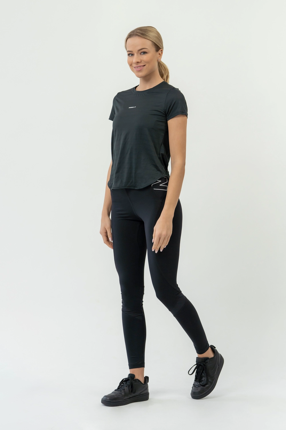 Nebbia Футболка 438 fit activewear t-shirt Airy, черный