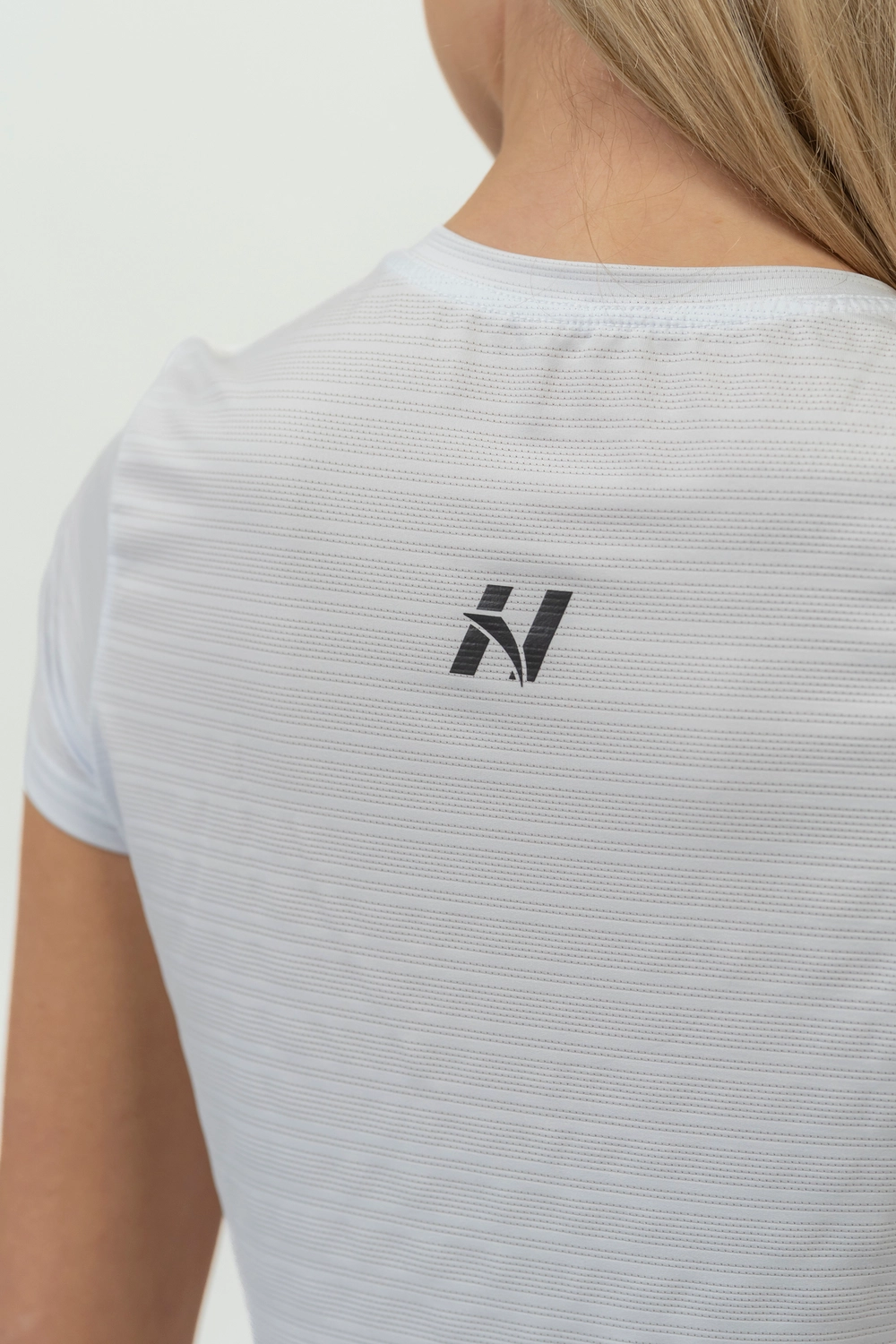 Nebbia Футболка 438 fit activewear t-shirt Airy, белый