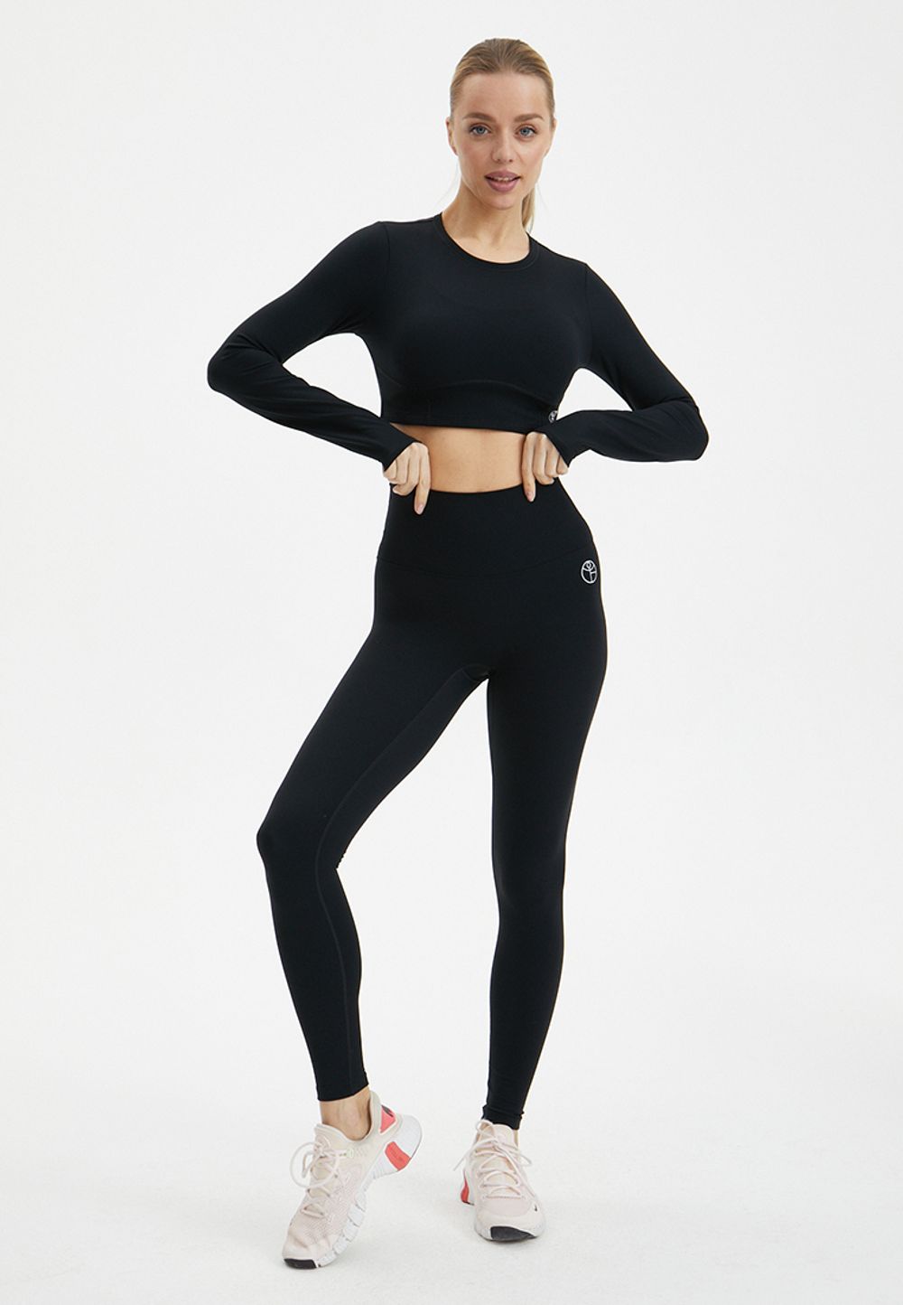 BeSelf Топ короткий MOTION, черный