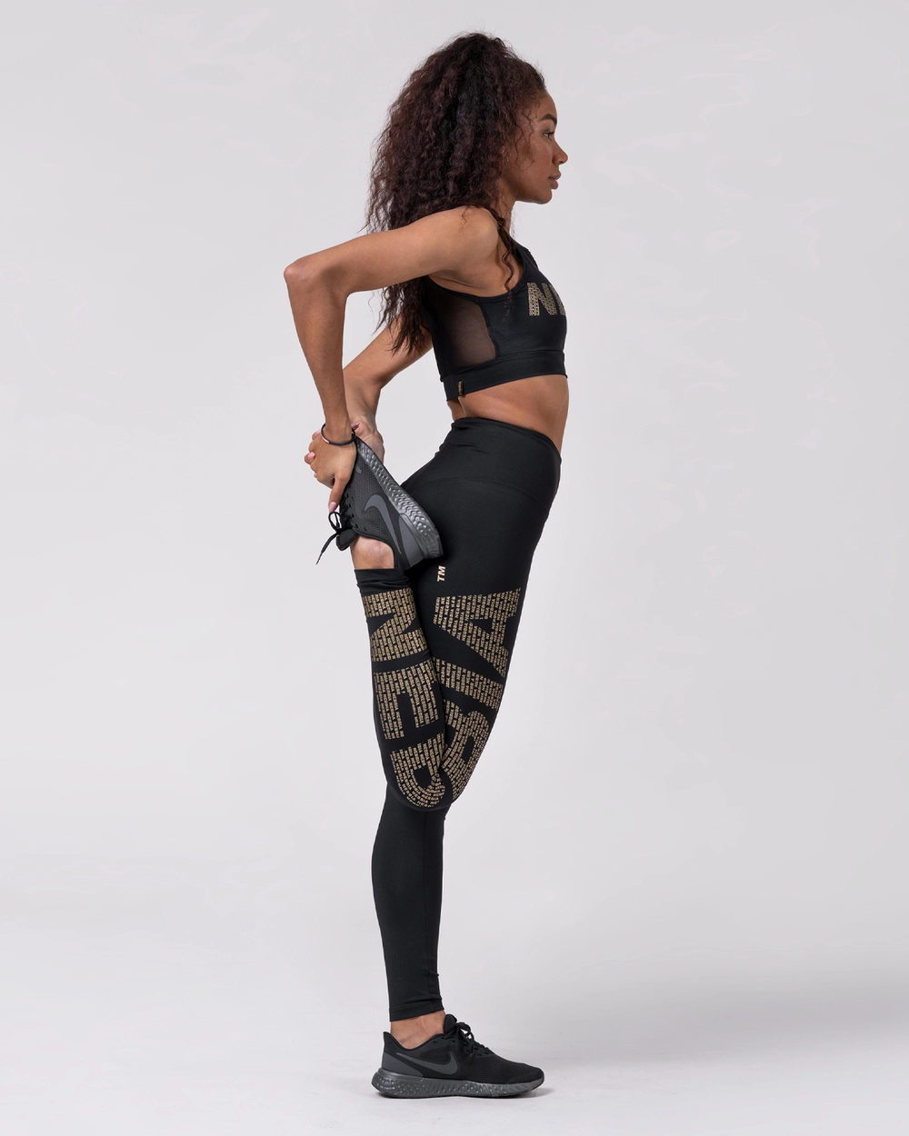 Nebbia Топ 830 Gold Mesh, черный