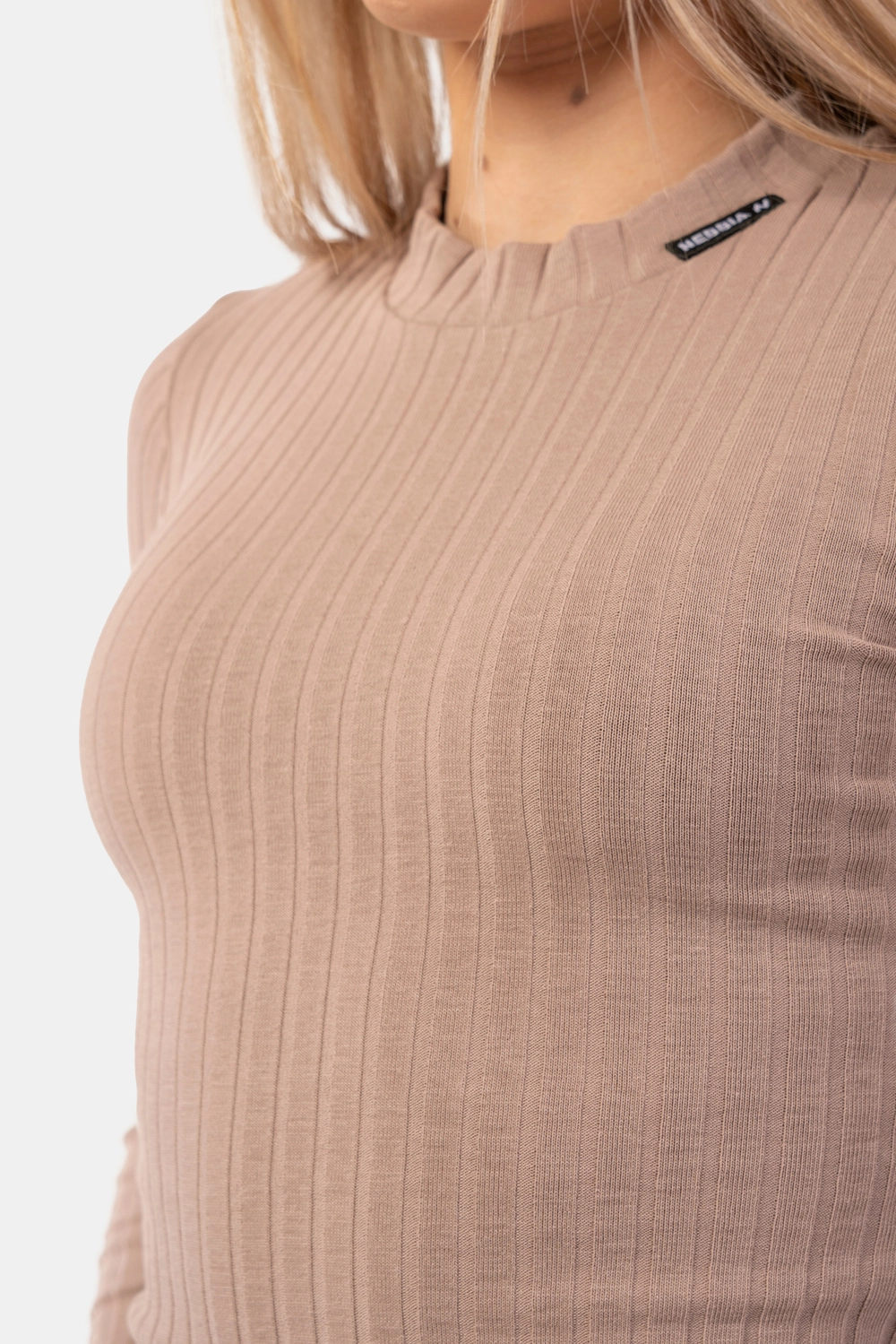 Nebbia Лонгслив 415 Organic Cotton Ribbed, коричневый 