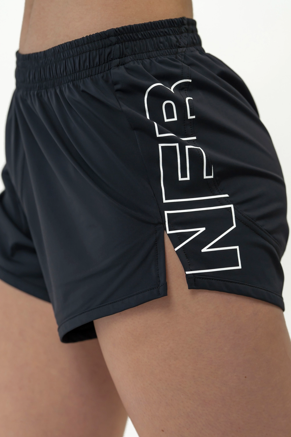 Nebbia Шорты 442 smart Pocket shorts, черный