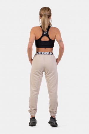 Nebbia Штаны 408 Nebbia Iconic Mid-Waist Sweatpants with elastic “N” waistband, кремовый