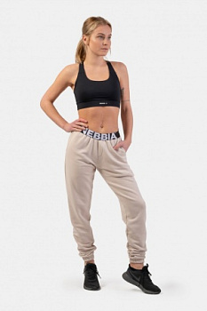 Nebbia Штаны 408 Nebbia Iconic Mid-Waist Sweatpants with elastic “N” waistband, кремовый