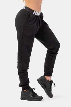 Nebbia Штаны 408 Nebbia Iconic Mid-Waist Sweatpants with elastic “N” waistband, черный